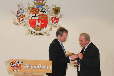 Karlheinz Hartl wurde fr 40 Jahre Mitgliedschaft geehrt.