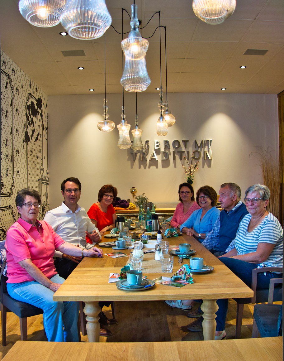Die Aktiven der Seniorenclubs mit Daniel Rauschenberger am 1. September im Café Schachner